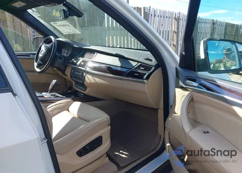 2013 BMW X5 xDrive35D z USA, uszkodzony, nr VIN 5UXZW0C56D0B91816